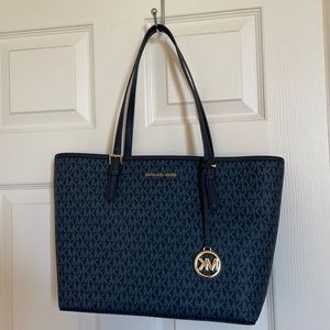 Micheal Kors purse